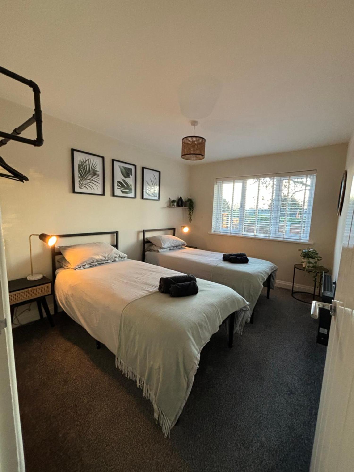 Stylish 2 Bedroom Sleeps 4 Contractors And Corporates Welcome